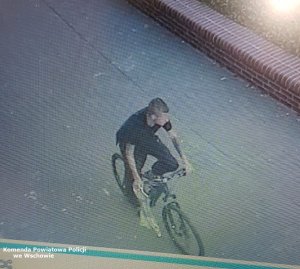 wizerunki sprawców kradzieży rowerów
