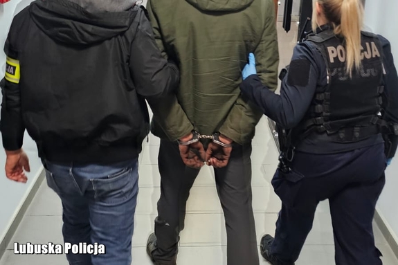 Pijany kierujący z zakazem nie zatrzymał się do kontroli – dzięki policjantom stanie przed sadem