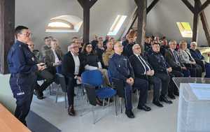 Komendant Powiatowa Policji i uczestnicy narady