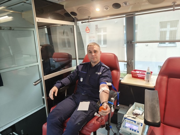 Krew to życie. Policjanci i mieszkańcy podzielili się cząstką siebie