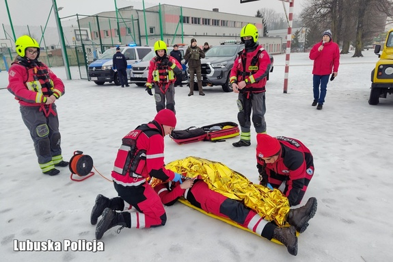 Ferie bez zagrożeń - edukacyjne spotkanie służb z uczniami