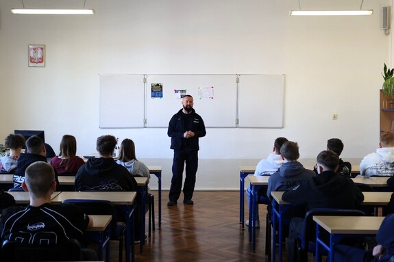 Wschowski profilaktyk na spotkaniach z młodzieżą