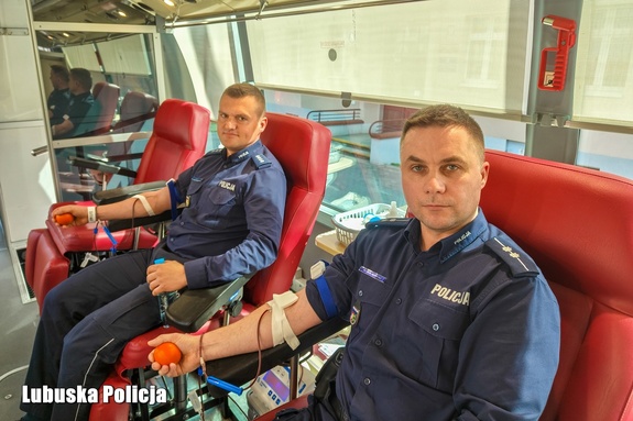 Krew, która pomaga - mundurowi i mieszkańcy wspierają potrzebujących