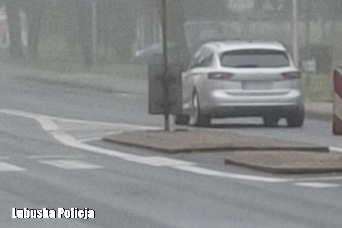 Policja przypomina: włącz świateł mijania przy mgłach i deszczu
