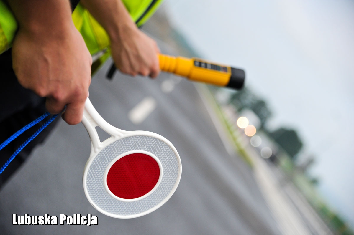 Policja stwierdziła trzeźwość kierowcy, a zgłaszająca ma zatrzymane prawo jazdy